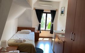 B&B Rot